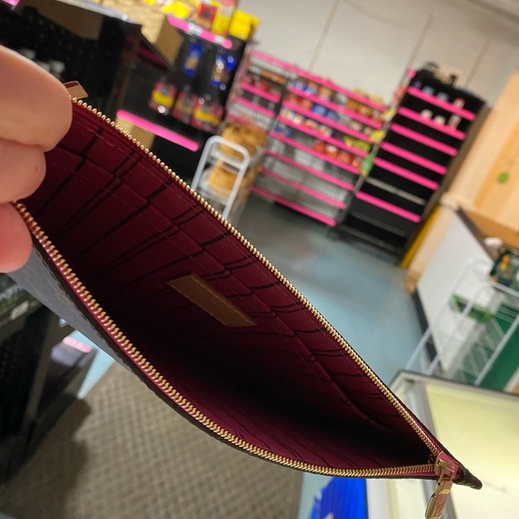 Louis Vuitton wristlet - Picture 5 of 5